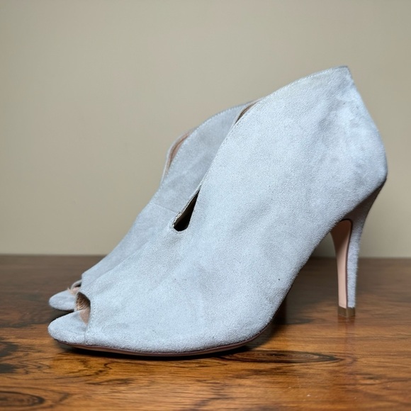 Halogen Grey Suede Leather Booties size 7 - Picture 4 of 13